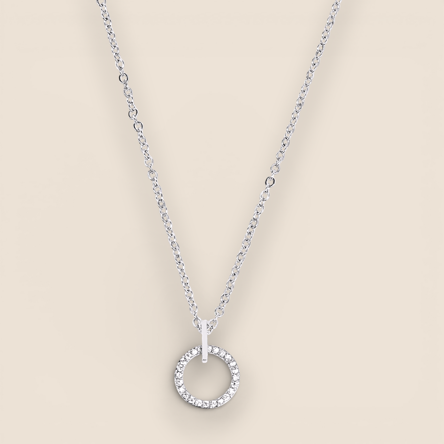 Collier délicat à pendentif rond plaqué or blanc 14 carats