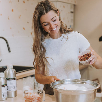 Pot en céramique avec sels de bain — Rituel spa floral ou nordique (10 à 11 bains)