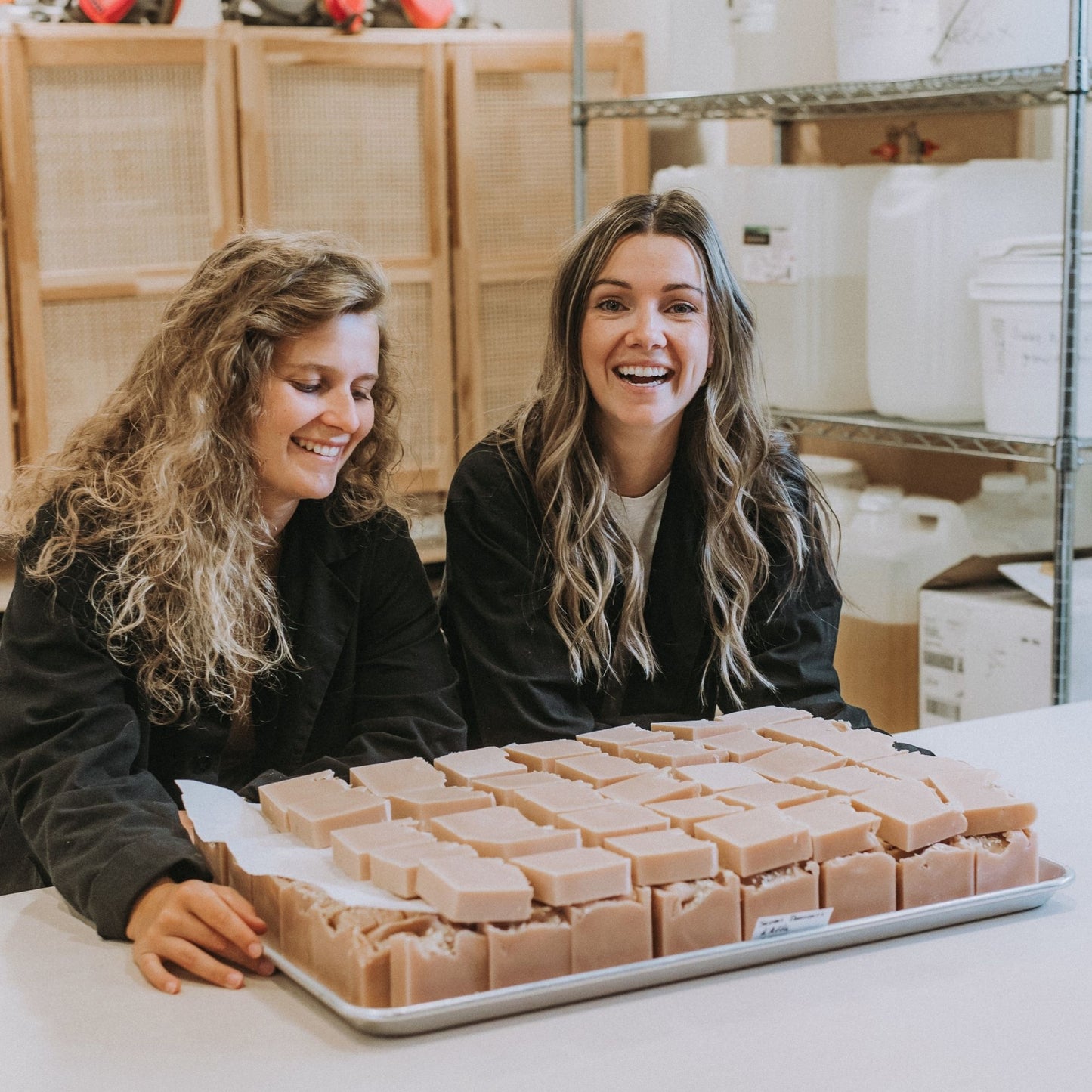 Savon fait à la main Adèle — bois de rose, romarin et citronnelle