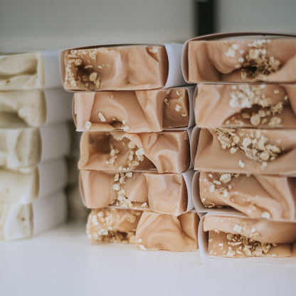 Savon fait à la main Adèle — bois de rose, romarin et citronnelle