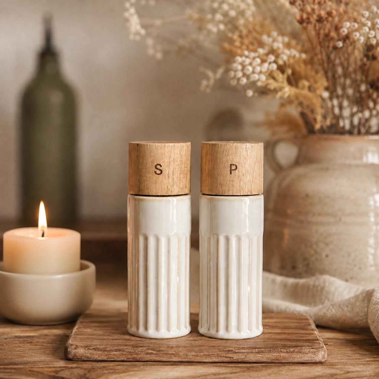 Duo de moulins à sel et poivre en céramique blanc cassé et bois d’acacia