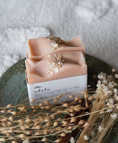 Savon fait à la main Adèle — bois de rose, romarin et citronnelle