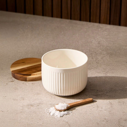 Pot à sel en porcelaine et bois avec cuillère