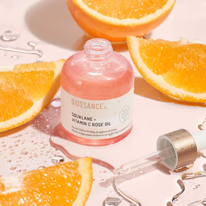 Huile pour le visage à la rose illuminante et raffermissante avec vitamine C + squalane – Biossance.